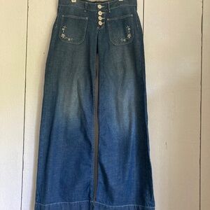 London Jean Wide Leg Low Rise Jean w/ Embroidered Floral Pockets Size 2